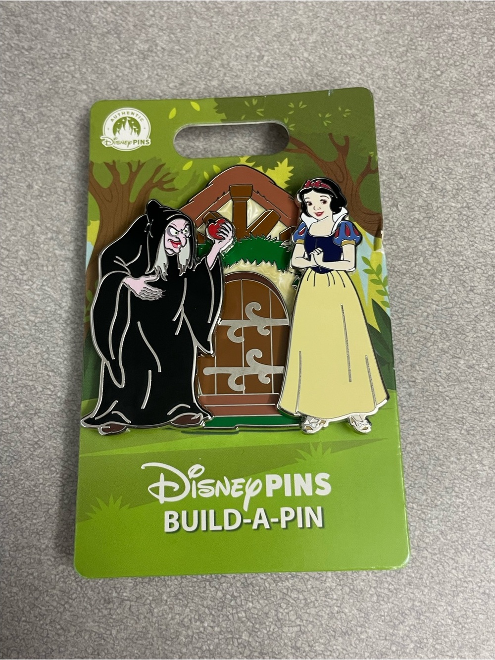 Snow White Build a Pin starter set